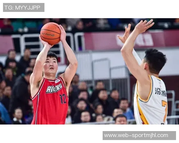 特纳状态低迷12投仅中3三分球表现惨淡仅得14分7篮板2助攻 特纳状态低迷12投仅中3三分球表现惨淡仅得14分7篮板2助攻