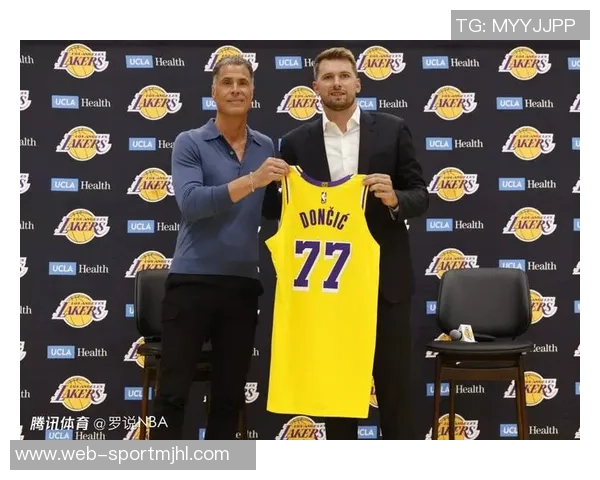 詹姆斯分享与东契奇里夫斯配合心得期待弱侧接球机会 詹姆斯分享与东契奇里夫斯配合心得期待弱侧接球机会